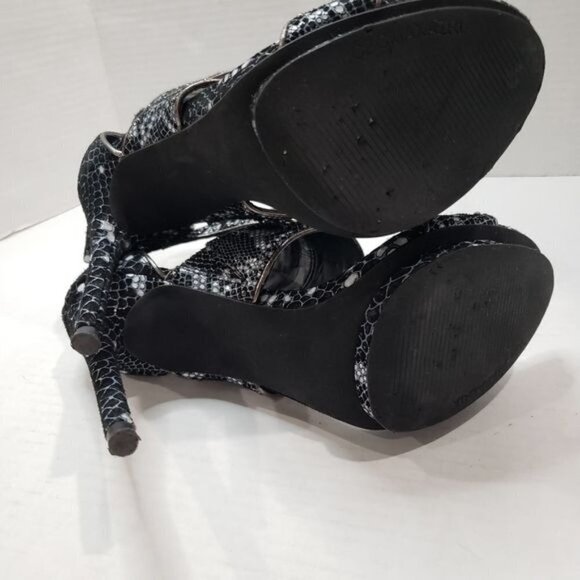 BCBGMaxAzria Freeda Cutout Studded Sandals Size 7.5 B - Picture 9 of 14